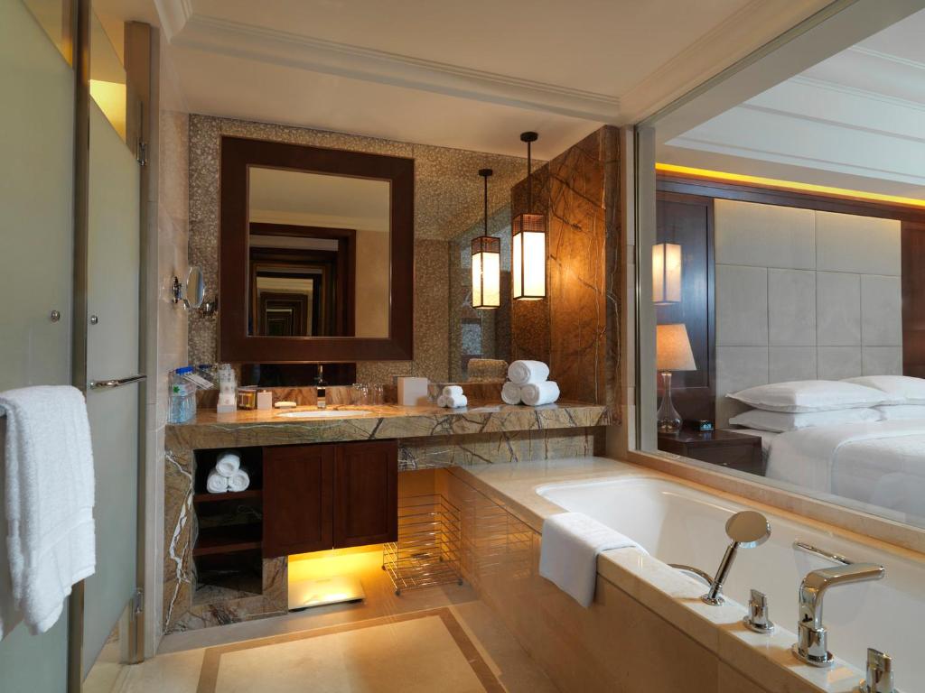 Sheraton bathroom